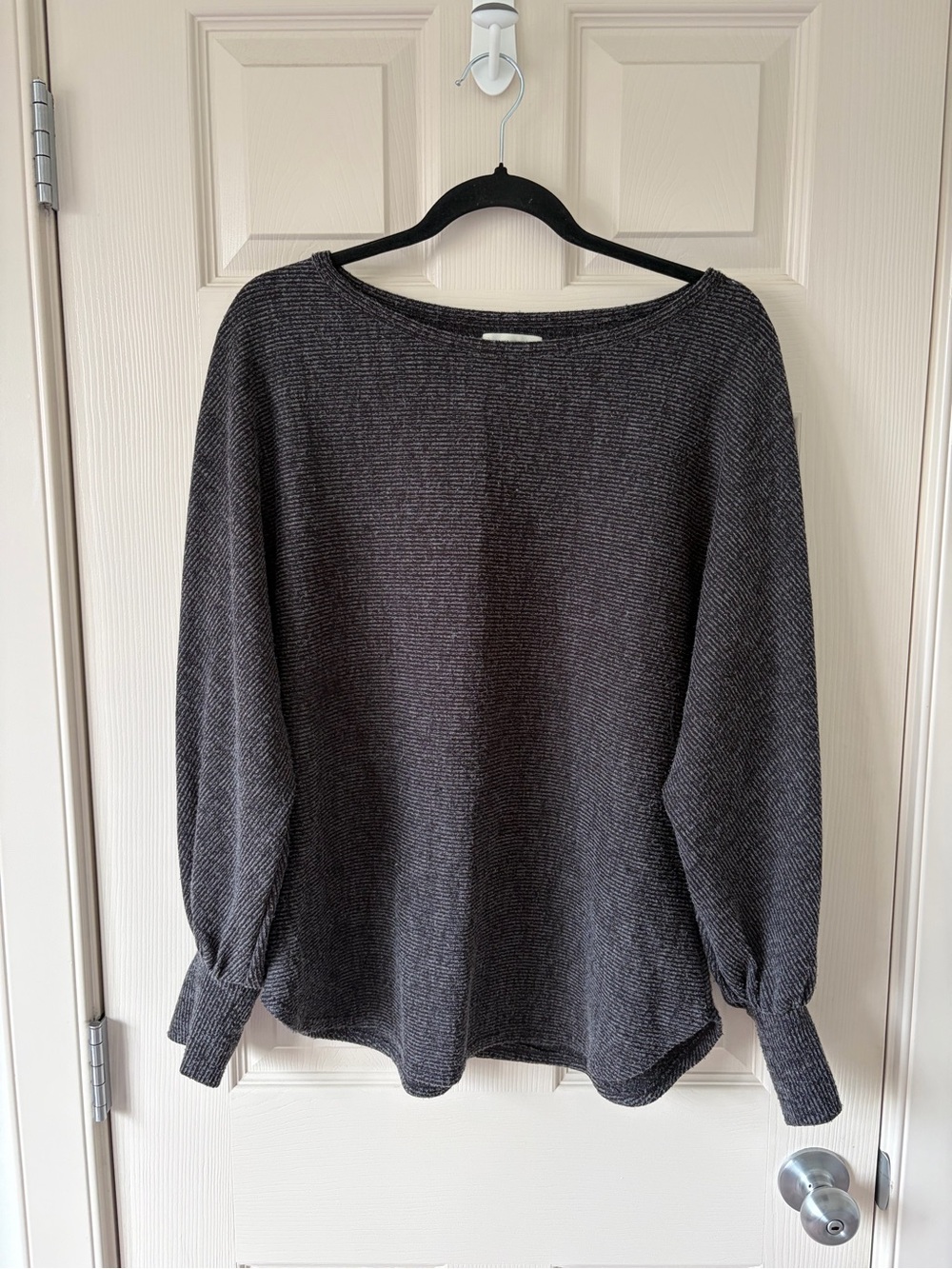 🦋 MAX STUDIO - Large Grey Sweater
